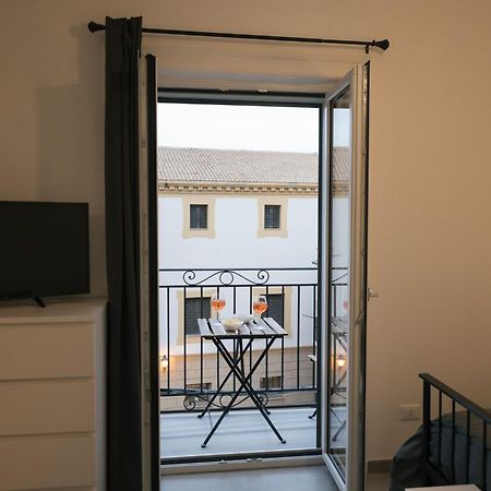 Appartamento La Casa Di Louis Palermo Esterno foto